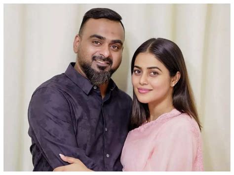 shamna kasim husband name|Actor Shamna Kasim gets engaged to businessman。